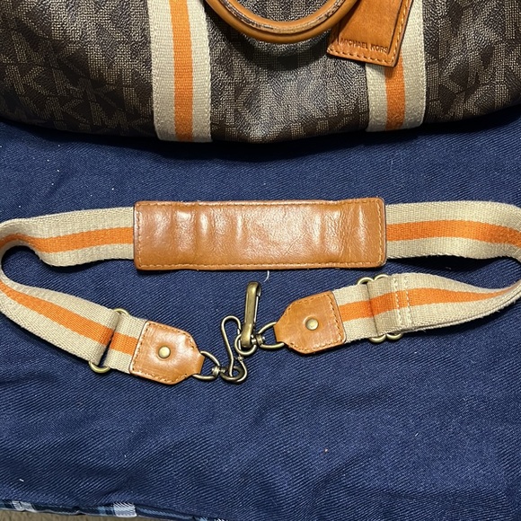 Michael Michael Kors Medium Duffle Bag - Picture 13 of 17